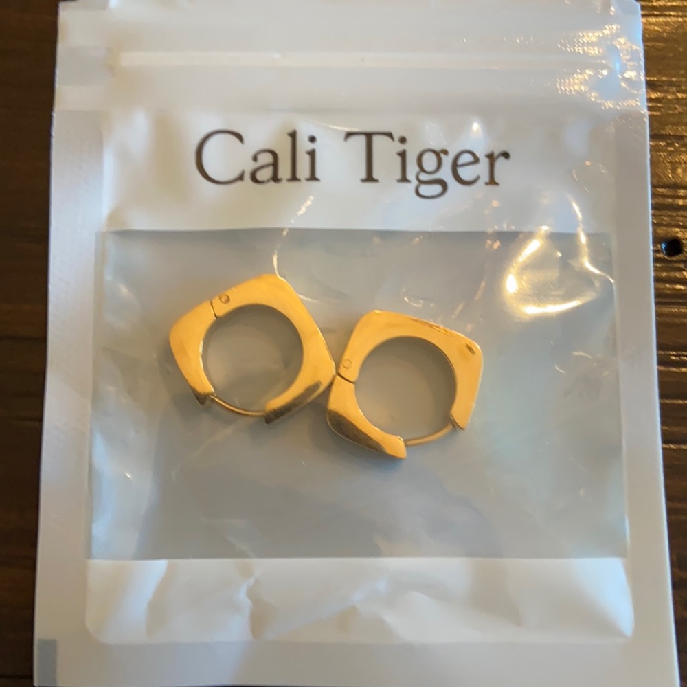 Cali tiger earring